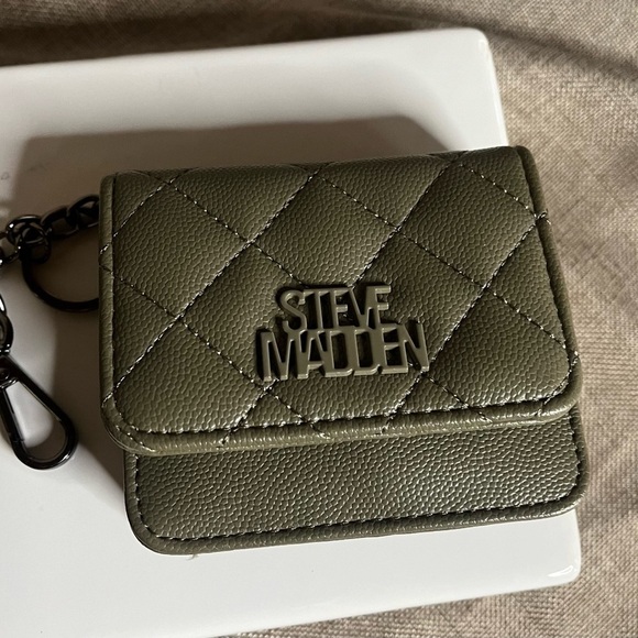 Steve Madden Bwren Flap Wallet with Keyring Color Olive green - Picture 1 of 6